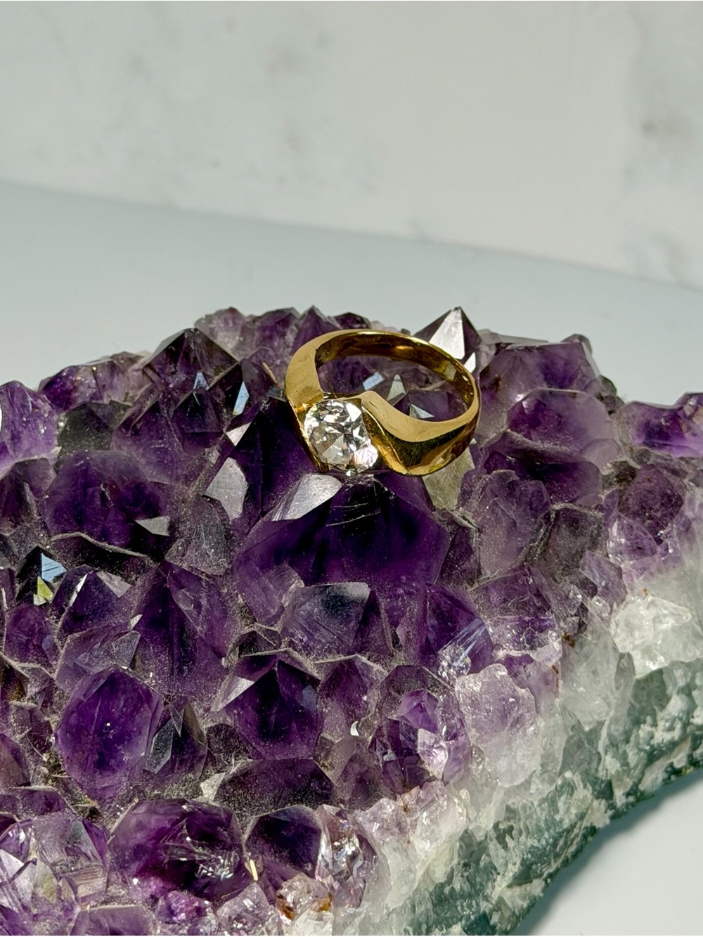 Vintage Gold Tone Solitaire Ring Large Clear Stone Size 8 Statement Ring - Picture 10 of 10